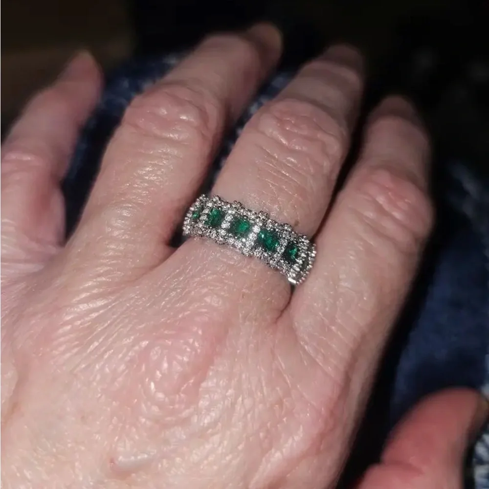 🆕 Beautiful Emerald Moissanite CZ Silver Cigar Band Ring